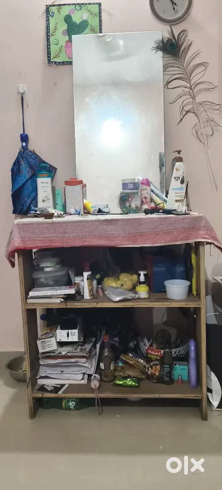 Wooden shelf/ storage rack in good condition
