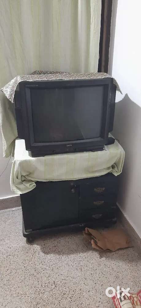 Onida KY2 21-inch TV with Horn Speaker and TV Stand