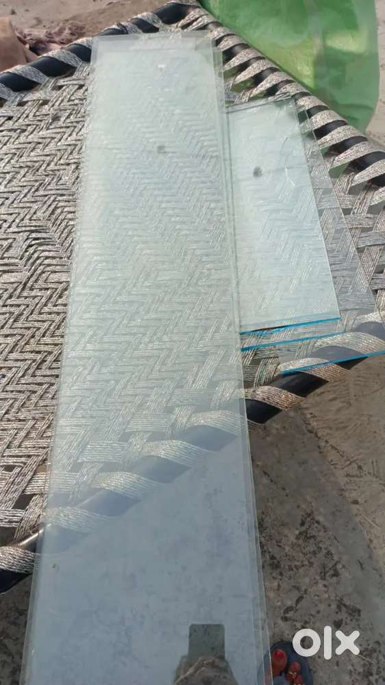 35000 किसी को पार्लर का सामन चाहिए तो कॉन्टैक्ट करे