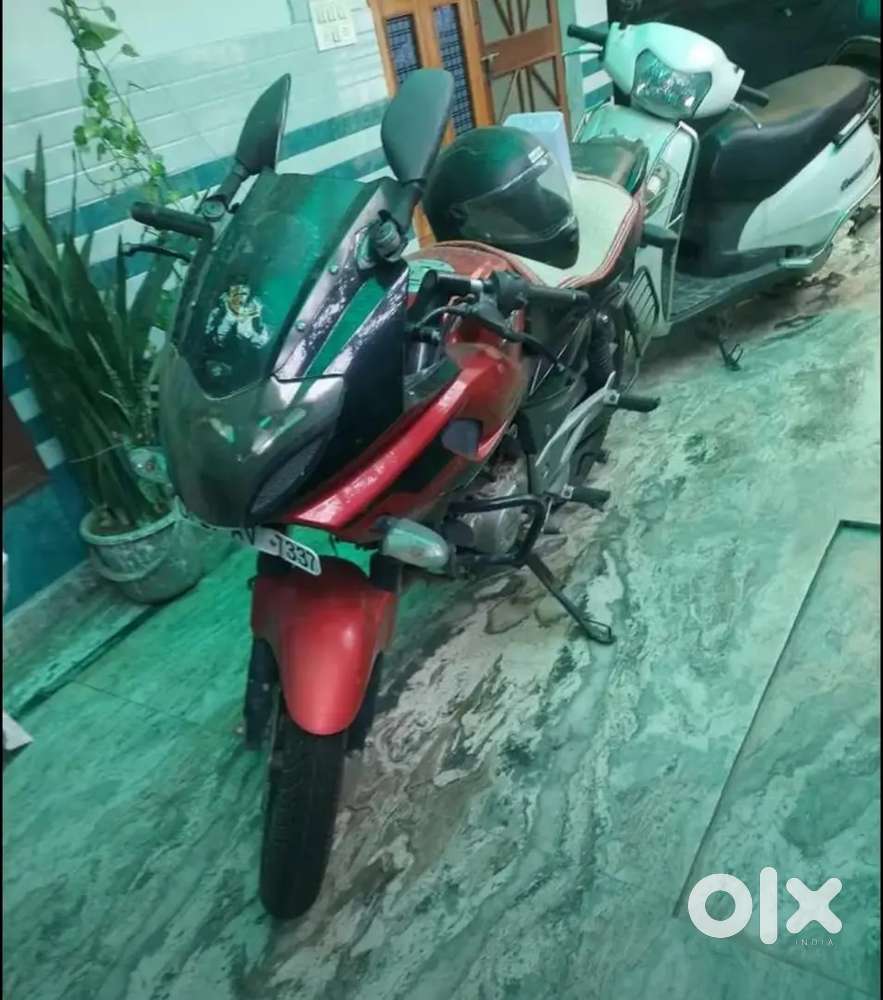 Pulsar 220f is ready for sale new. Tyres and battery installed