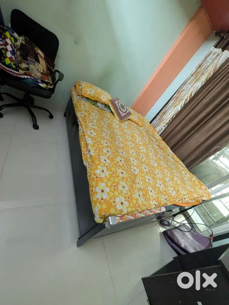 6x5 metal bed detachable with storage