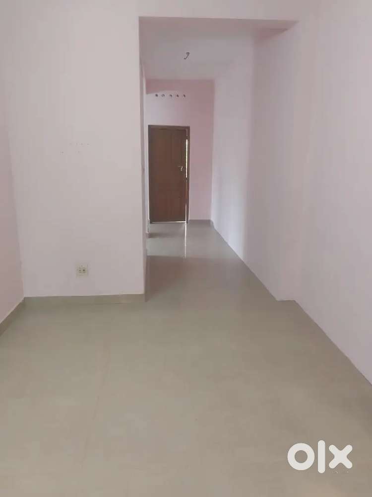 2 BHK FIRST FLOOR HOUSE FAMILY MARADU VAKAYIL ROAD