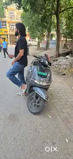 इलेक्ट्रिक स्कूटी IQUBE 2023 मॉडल मात्र 80000 में वेल मेंटेन स्कूटी।