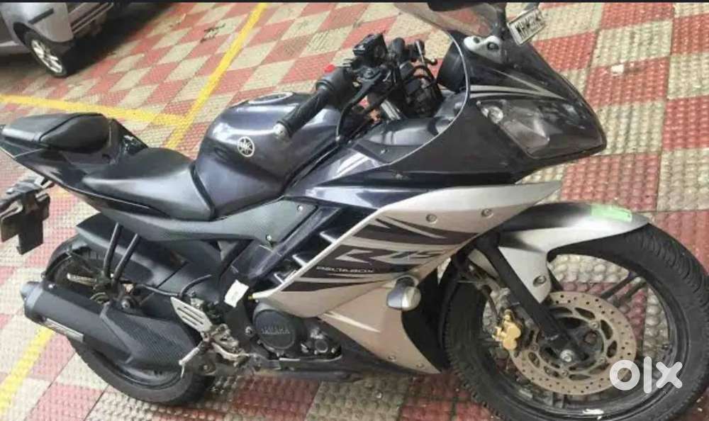 Yamaha R15 v2