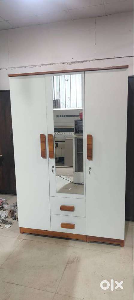 STYLISH 3 DOOR WARDROBE WITH MIRROR FOR SELLING WITH FREE SHIPPING