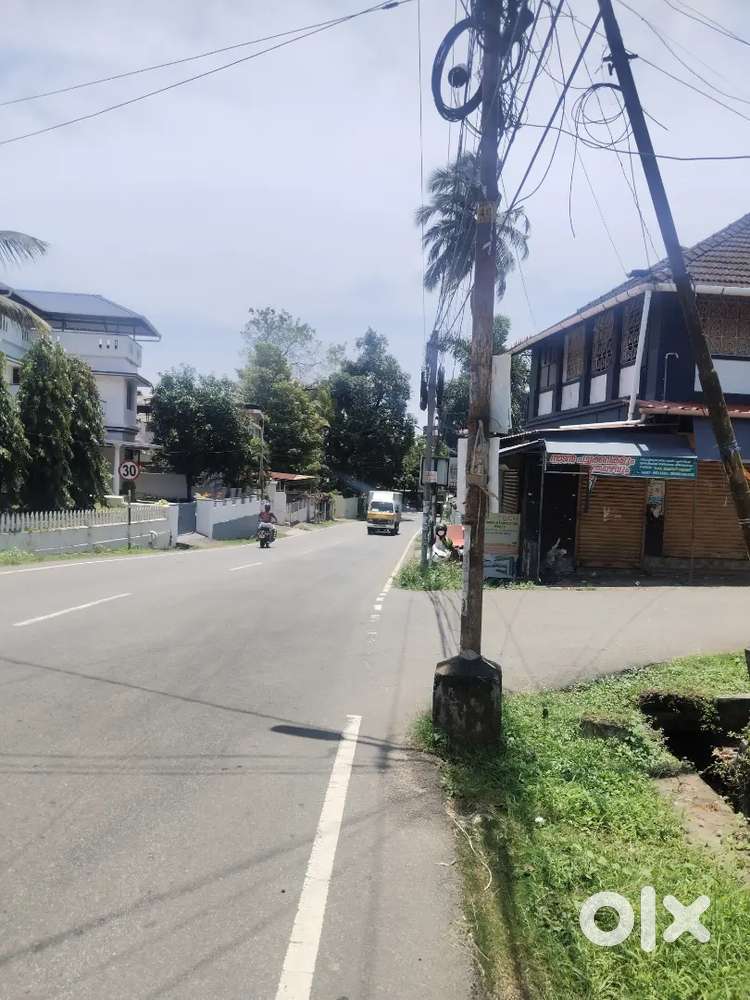 Thrissur west fort near aranattukara 3.600 cent plot  2000 sqft
