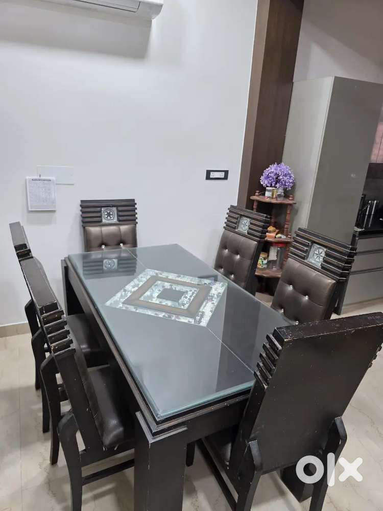 6-Seater Glass Dining Table Set – Good Condition – ₹20,000