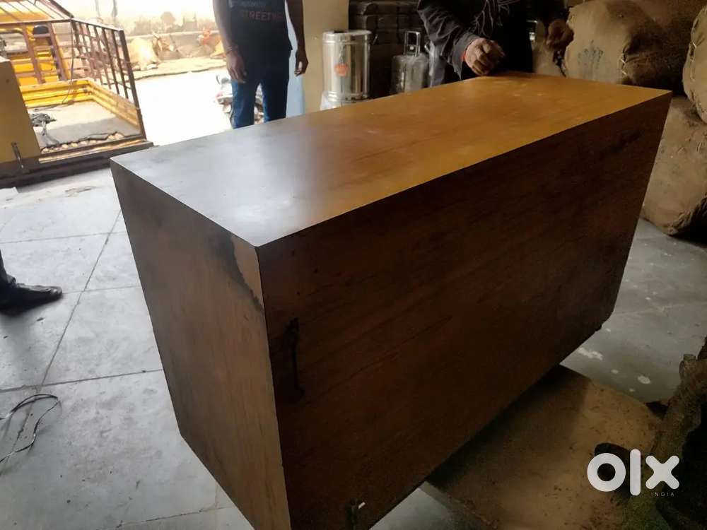 Wooden Display Counter with Glass Doors – Strong & Affordable