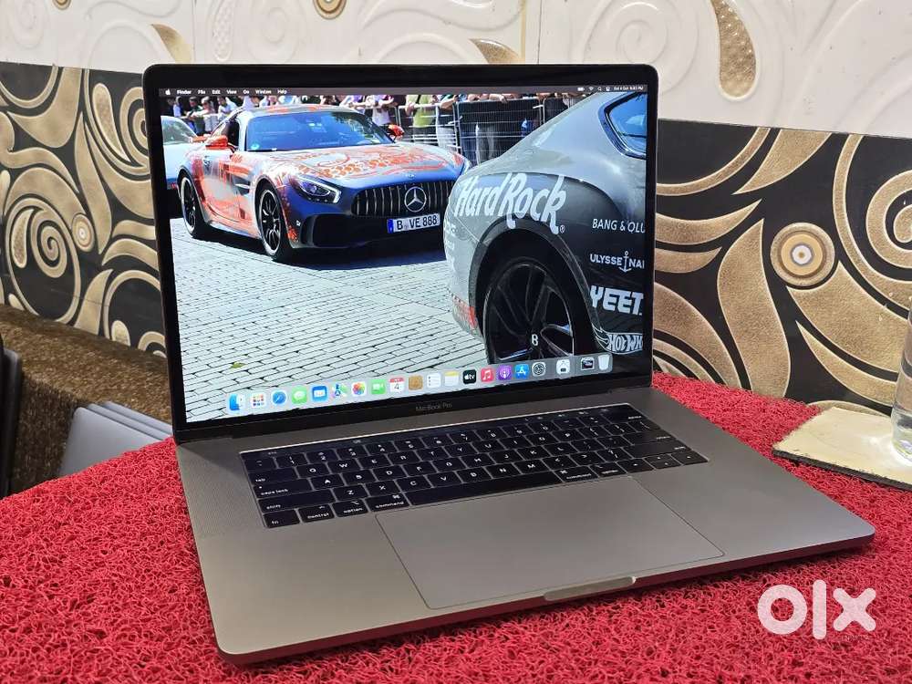 Apple Macbook Pro i9 16gb 512gb 5.5gb GRAPHICS 15inch Retina Touchbar