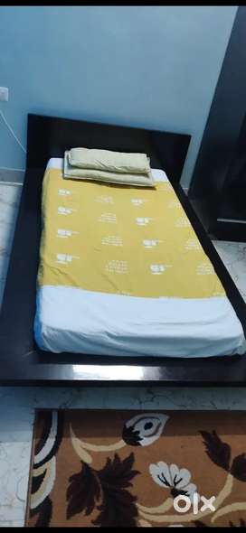 Low floor bed
