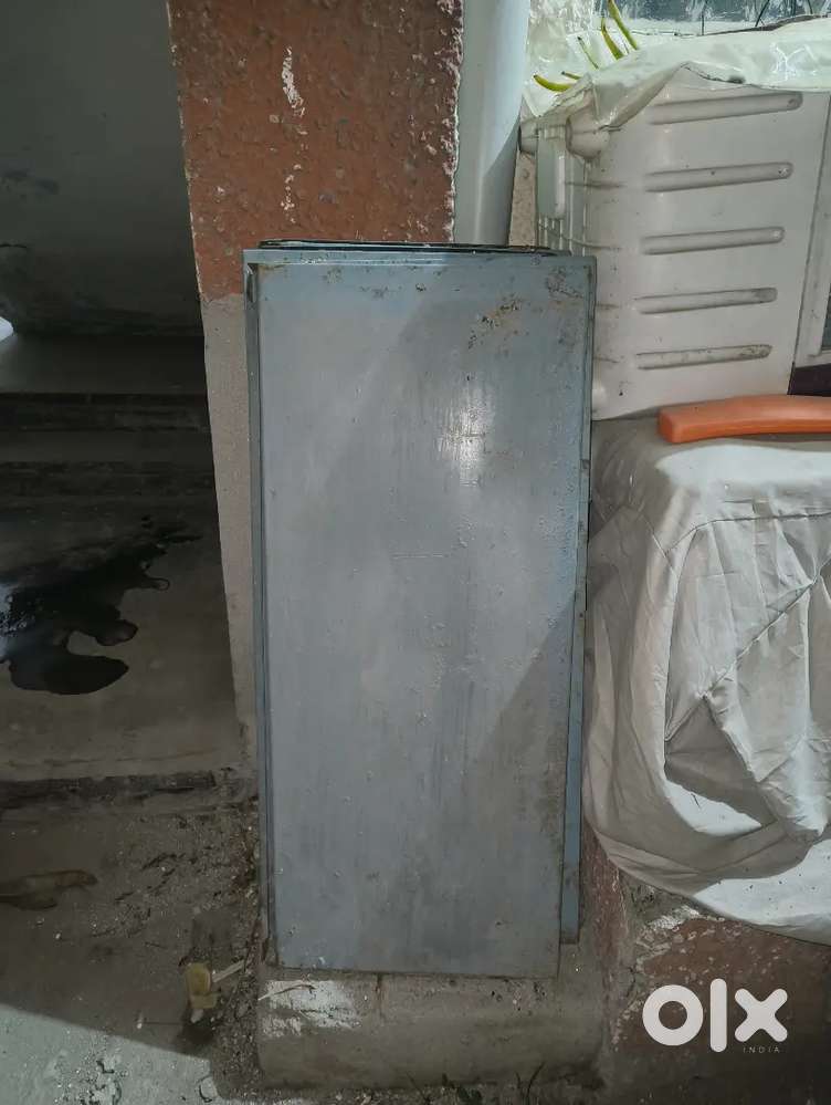 (लोहे की रैक) – 2 पीस अच्छे हाल में