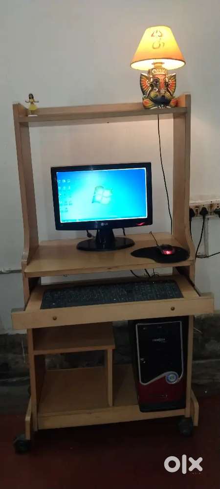 Desktop computer sale 10 years old very new & running condition