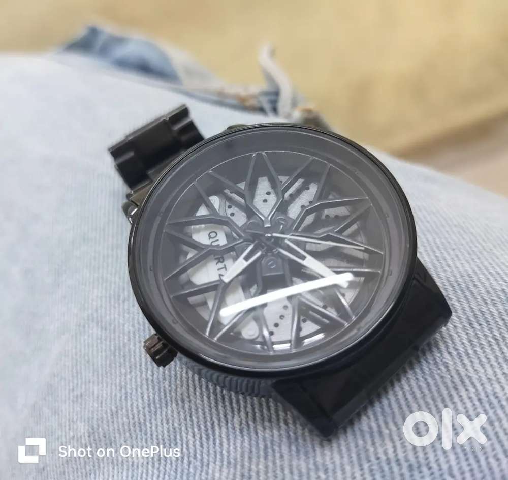 A perfect watch for car lovers
