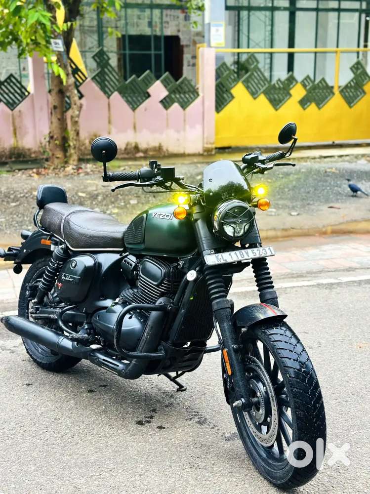 Yezdi Roadster