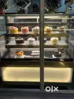 Cake display counter