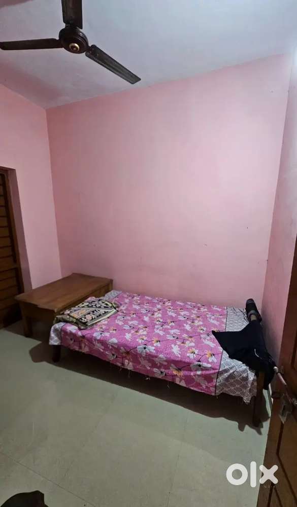 Looking for a male roommate who works in Infopark or nearby.