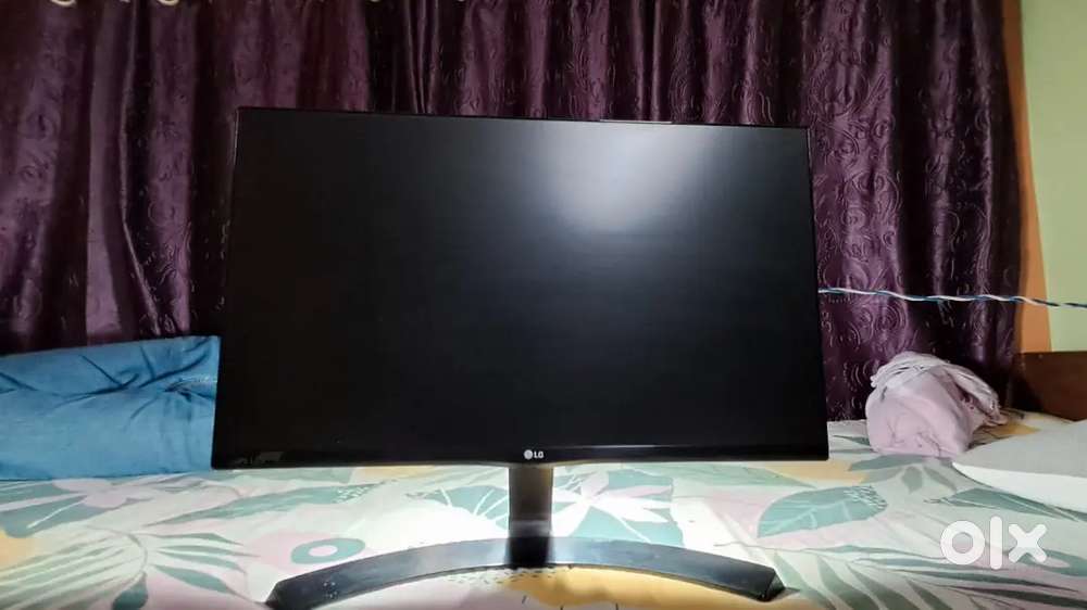 The product shown is the LG 22MP68VQ-P monitor.