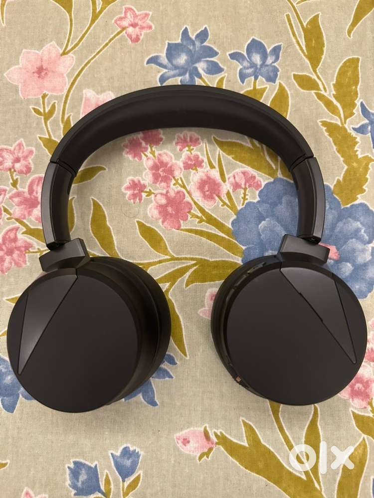 Soniclamb wireless headphones.