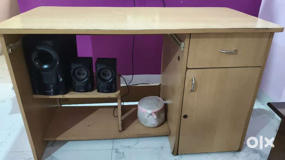 Computer table