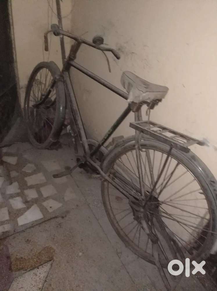 1500 me bechna hai jis kisi ko jarurat hai le sakte hai