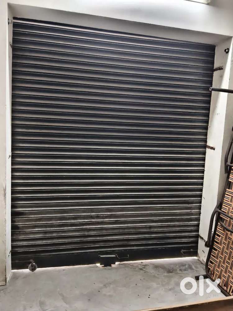 Shutter for sale 7×8 in good condition