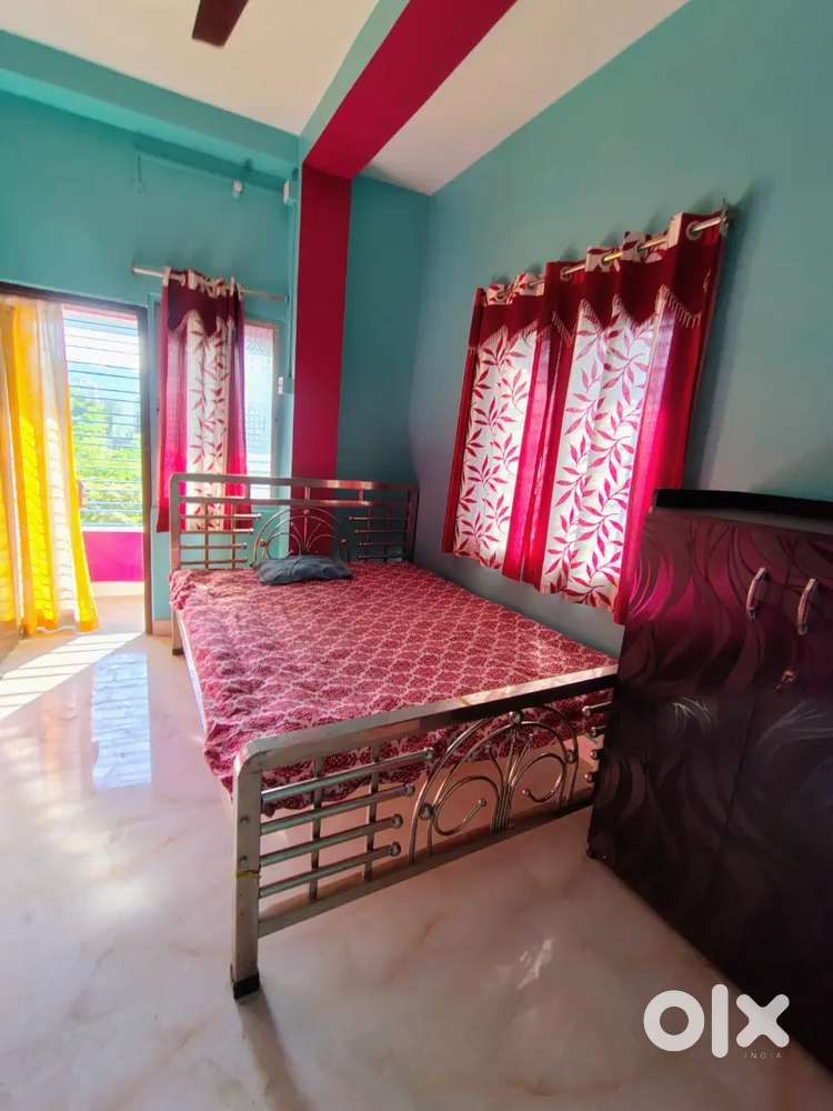 Female flatmate require