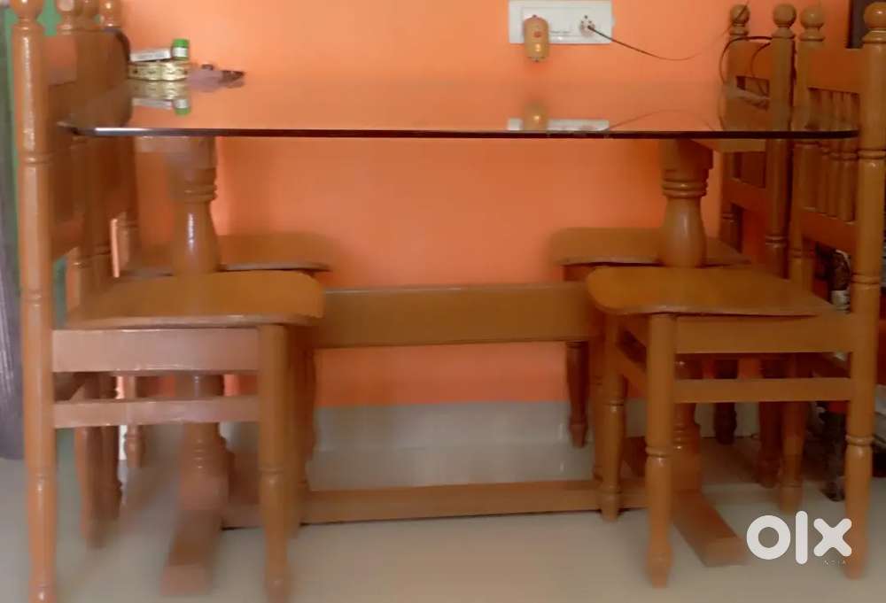 Saga Dining Table