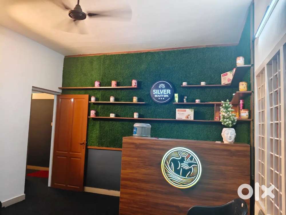 Spa therappist (female only)