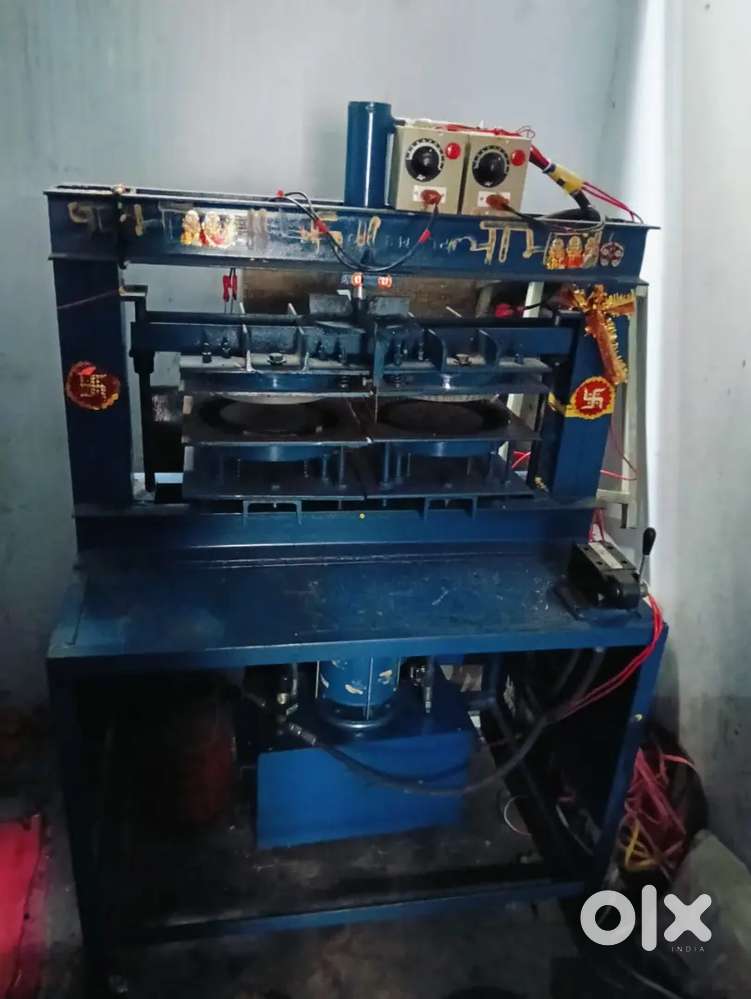 Plates manufacturing machine