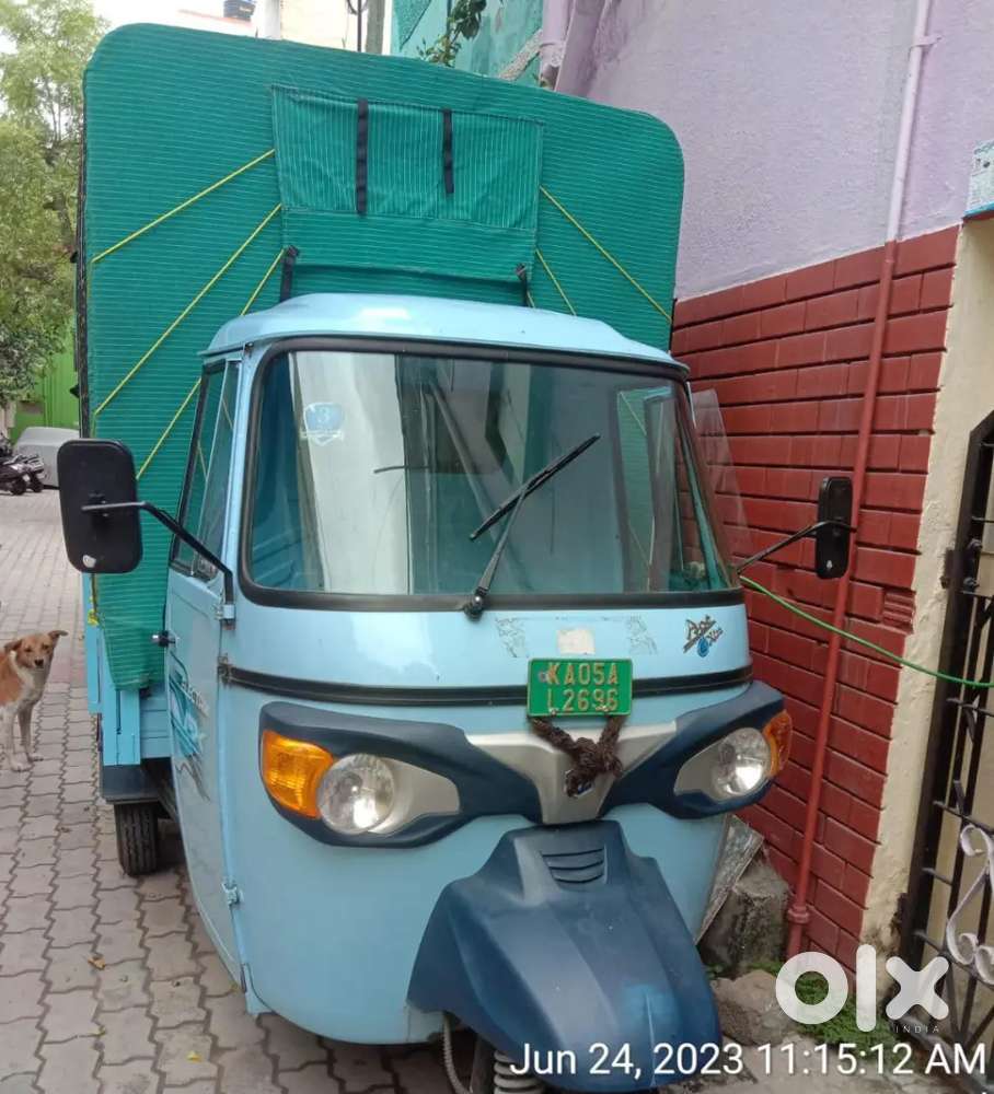 Piaggio electric luggage auto for sale.