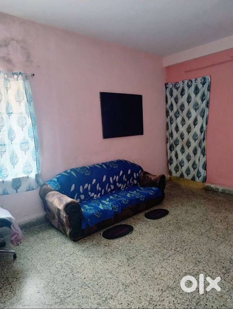 2 bhk flat for rent need 1 girl