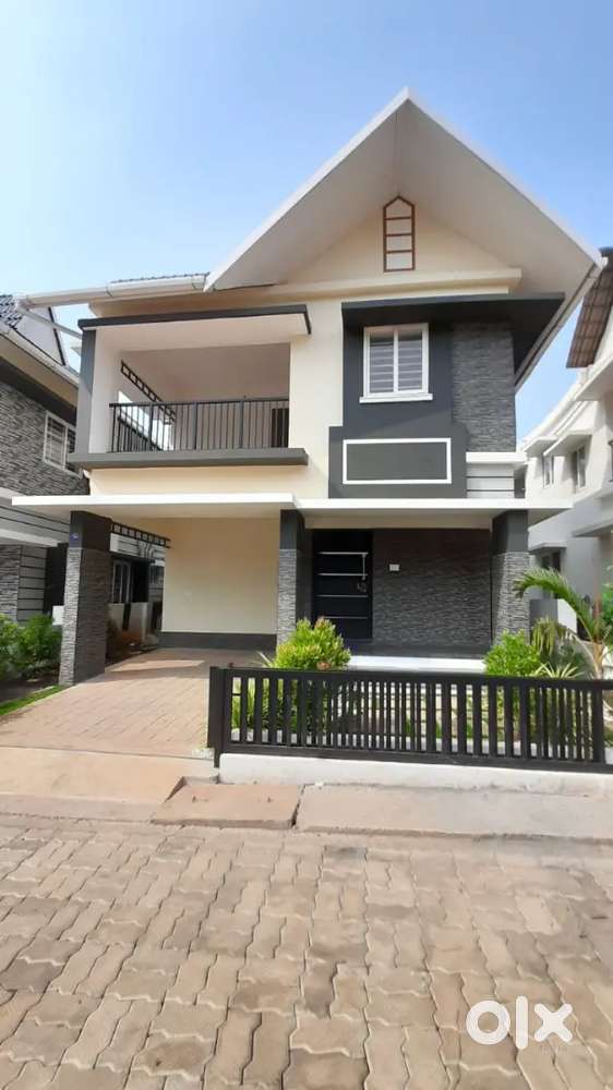 Designer Gated Community -7 cent 3BHK House For sale in Thrissur