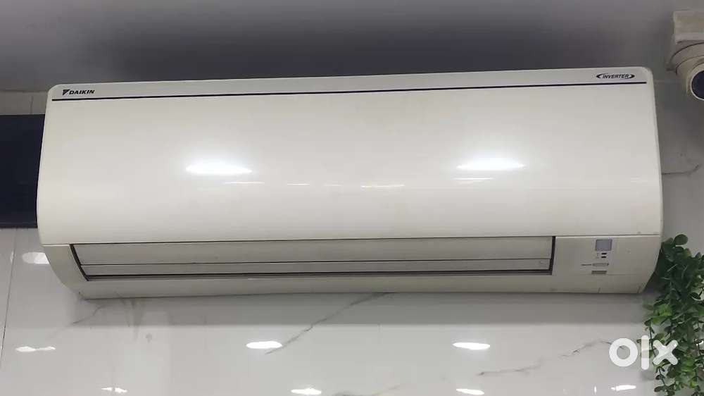Daikin 1.5 ton inverter AC