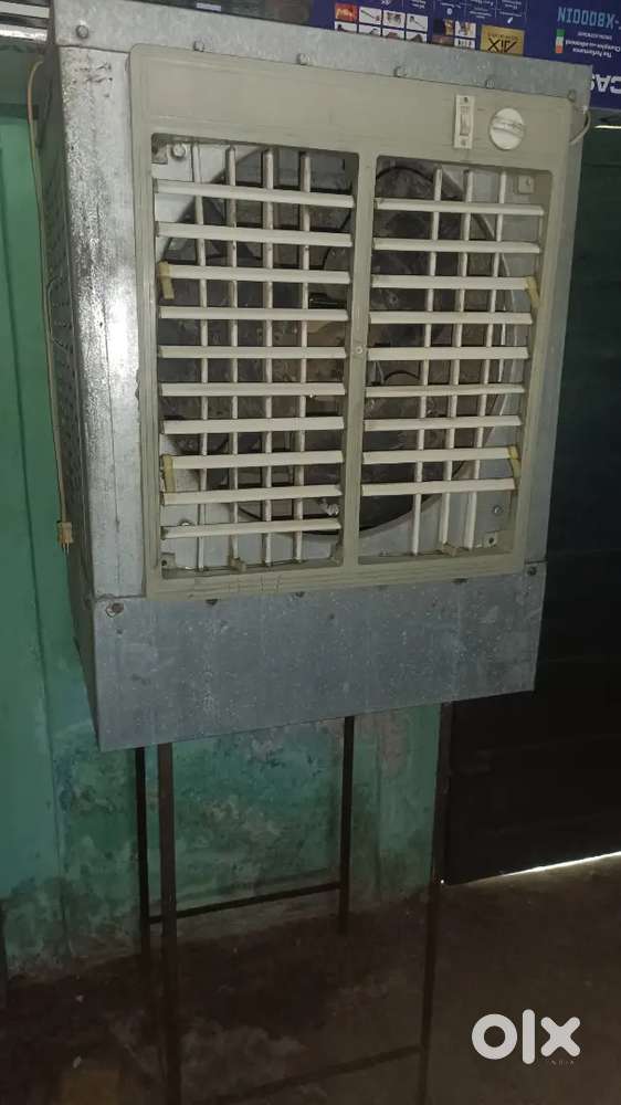 Air cooler with stand