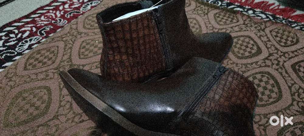 Women trendy boot shoes