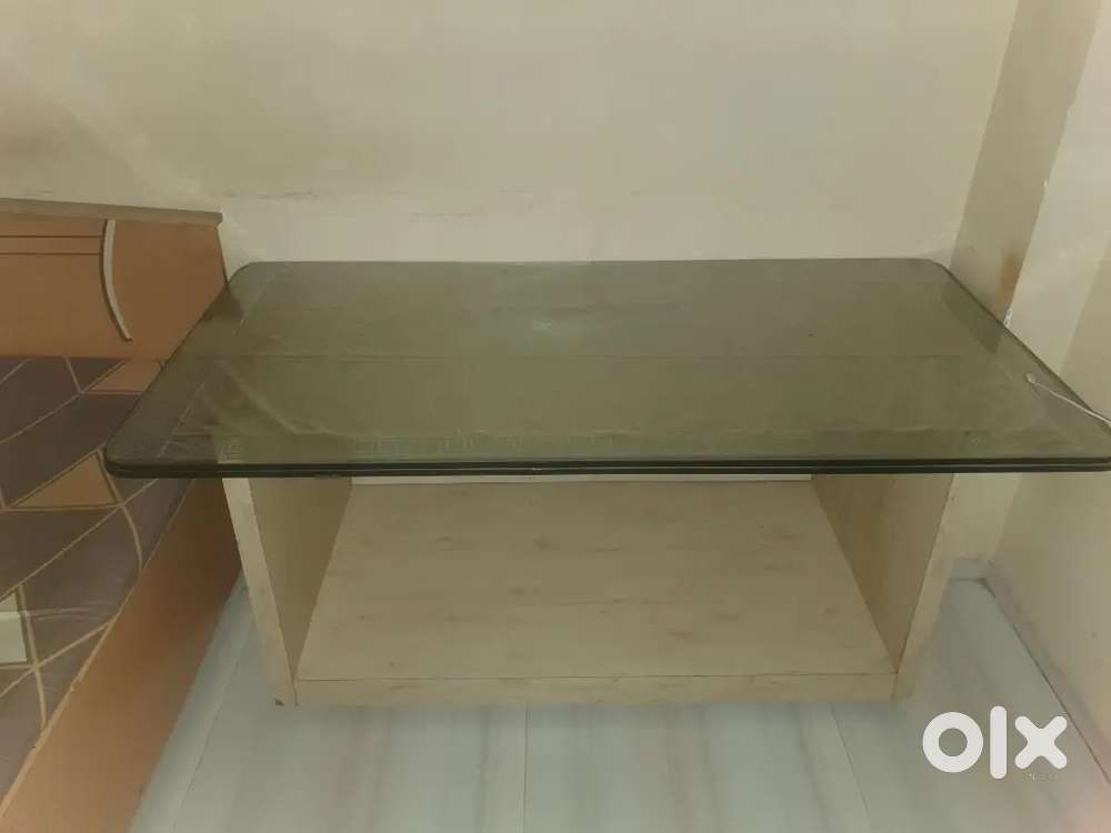 Table with 2 glass