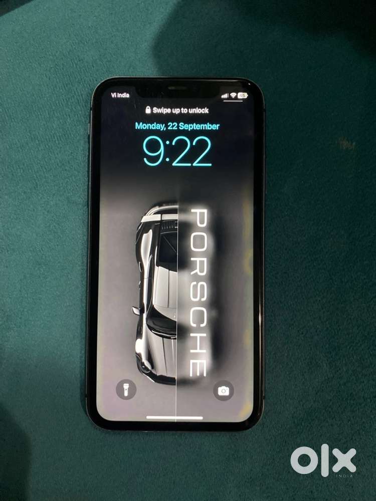 Iphone (11) space gray mint condition (71) bettry health