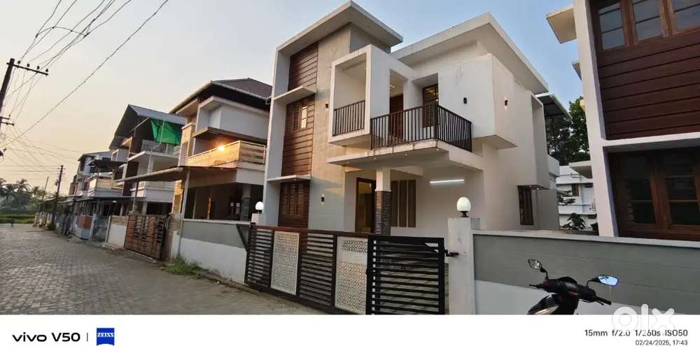 3.500 cents 1500 sqft 3bedroom villa in Kuzhivelipady panchayat road