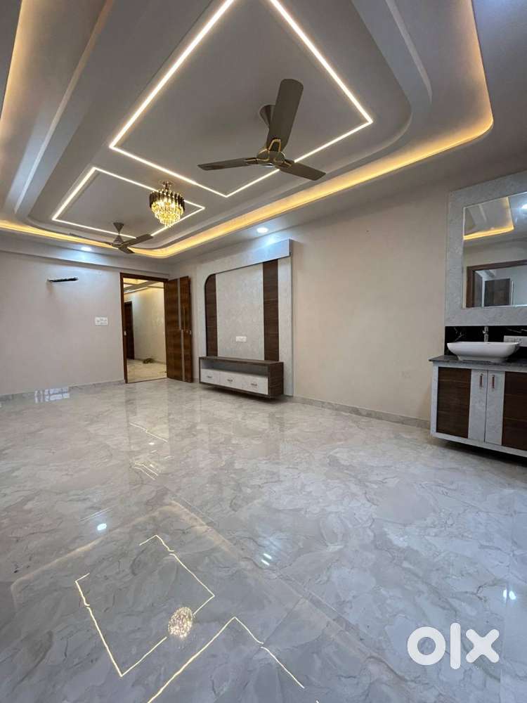 4BHK LUXURIOUS FLAT