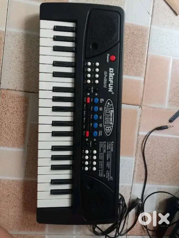 BIGFUN 37 Key Piano Keyboard with Mic & Recording (New Condition)