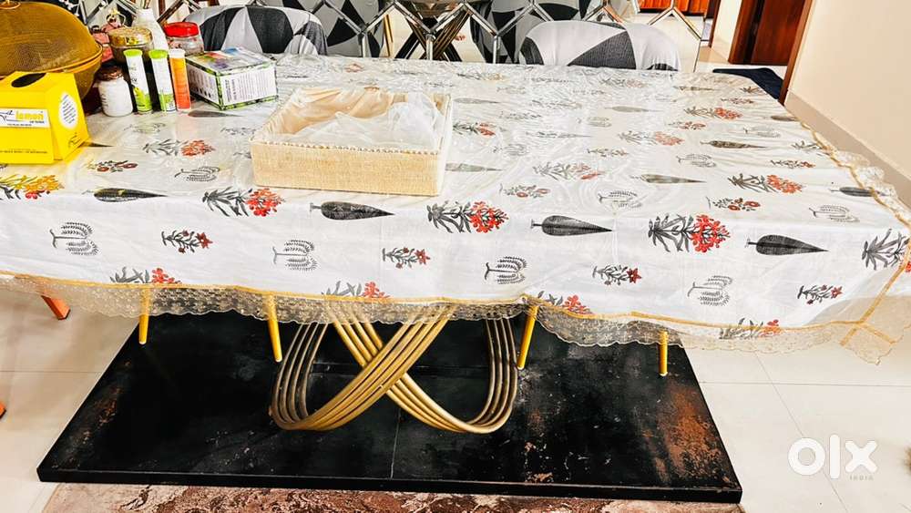 6 seater Dinning table and center table