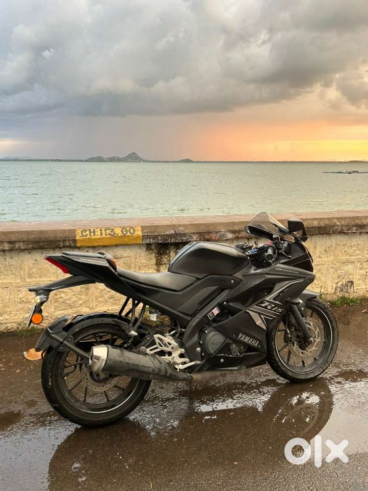 Yamaha R15 V3 showroom track