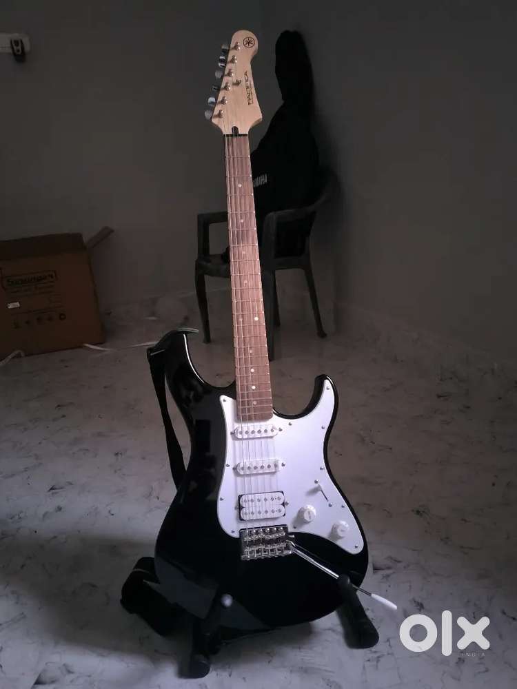Yamaha Pacifica 210