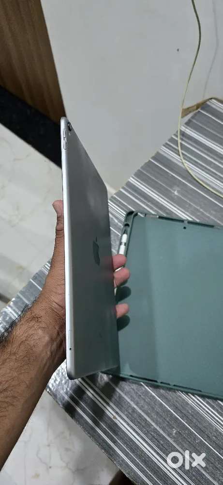 Apple iPad Pro 64GB Excellent Condition  Original Charger & Cover