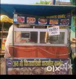 Thela pr karigar ka kam ha