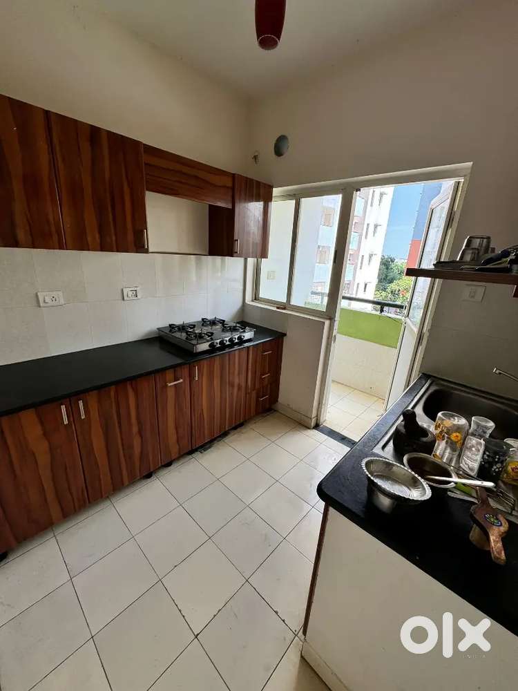 Looking for girls for single room sharing among 3 bhk flat mate