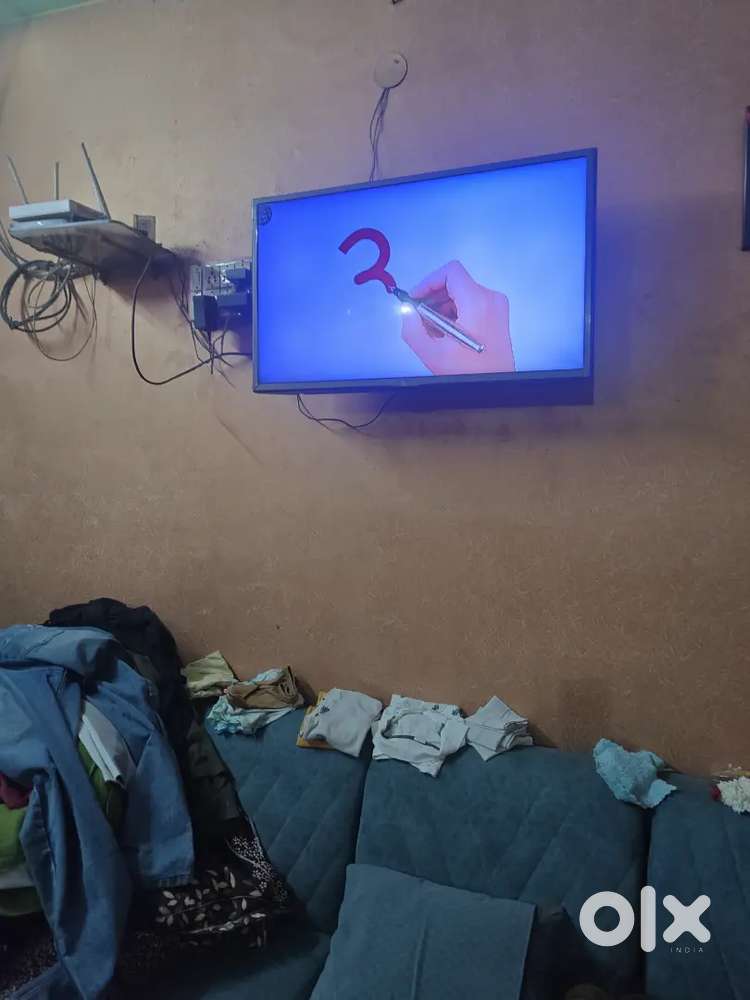 A TV 10 year old LG LED TV 32 inch