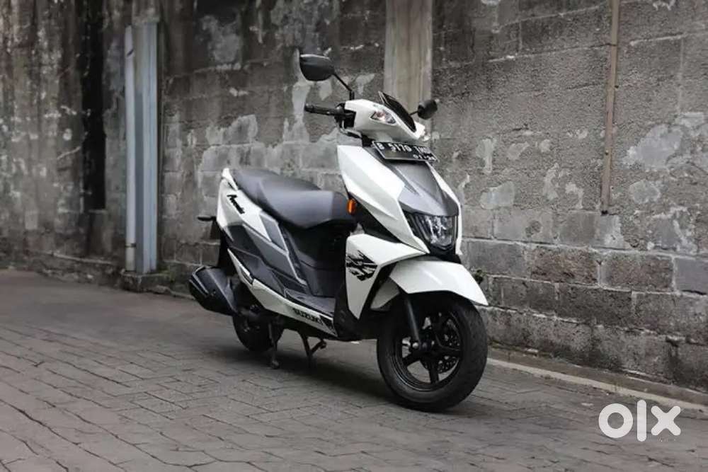 Suzuki Avenis 125 white