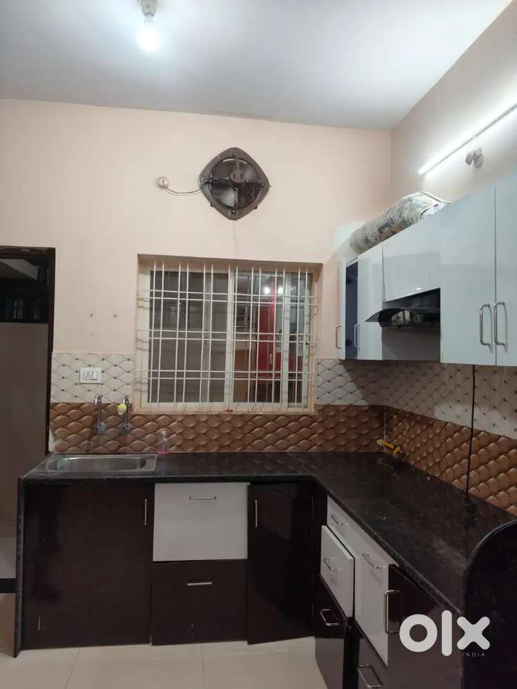 Urgent  RENT DUPLEX HOUSE Covered Campus security available