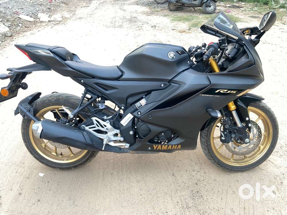 R15 V4 only 4 months old